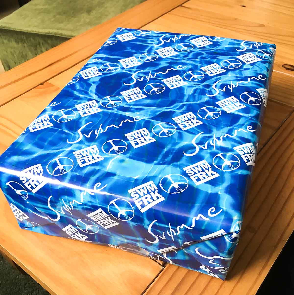 SF_Geschenkpapier_Box1 swimfreak Geschenkpapier | Mit swømme Aufdruck